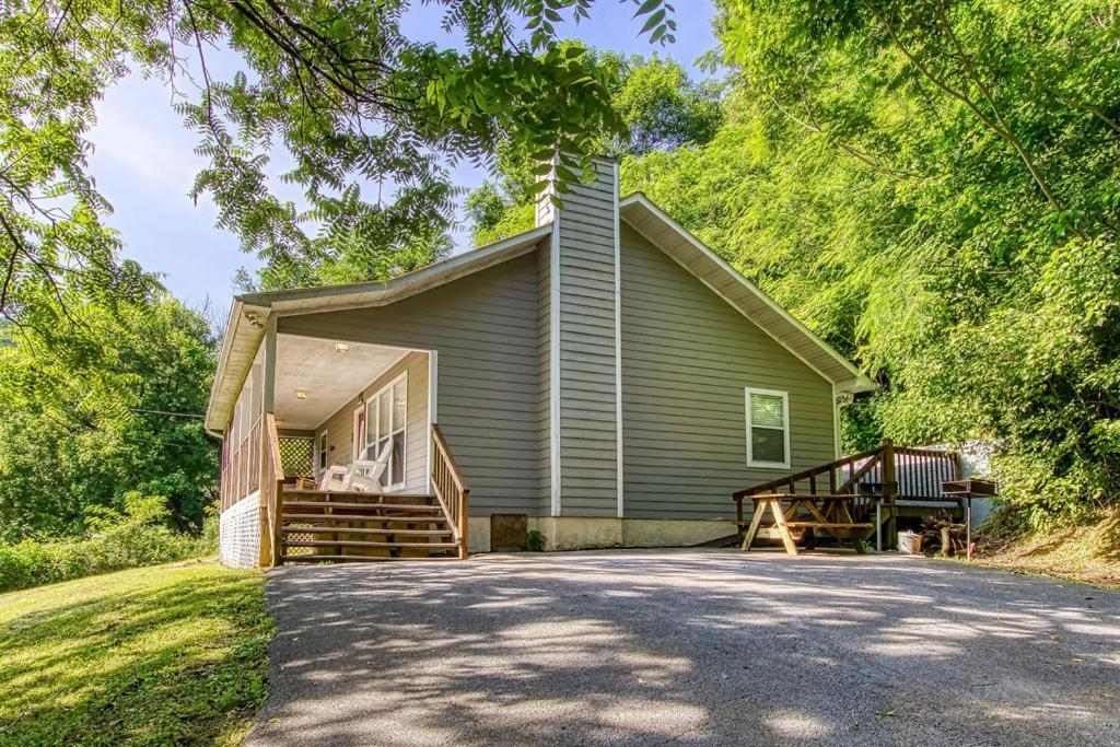 River Song, Near River, Hot Tub, Foosball, Wifi 1089 Free Tickets Each Paid Day, Dollywood And More Sevierville Exterior foto