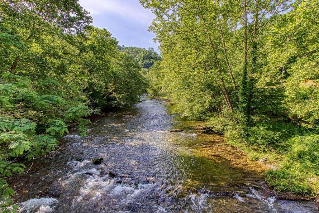 River Song, Near River, Hot Tub, Foosball, Wifi 1089 Free Tickets Each Paid Day, Dollywood And More Sevierville Exterior foto