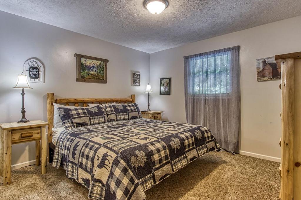 River Song, Near River, Hot Tub, Foosball, Wifi 1089 Free Tickets Each Paid Day, Dollywood And More Sevierville Exterior foto
