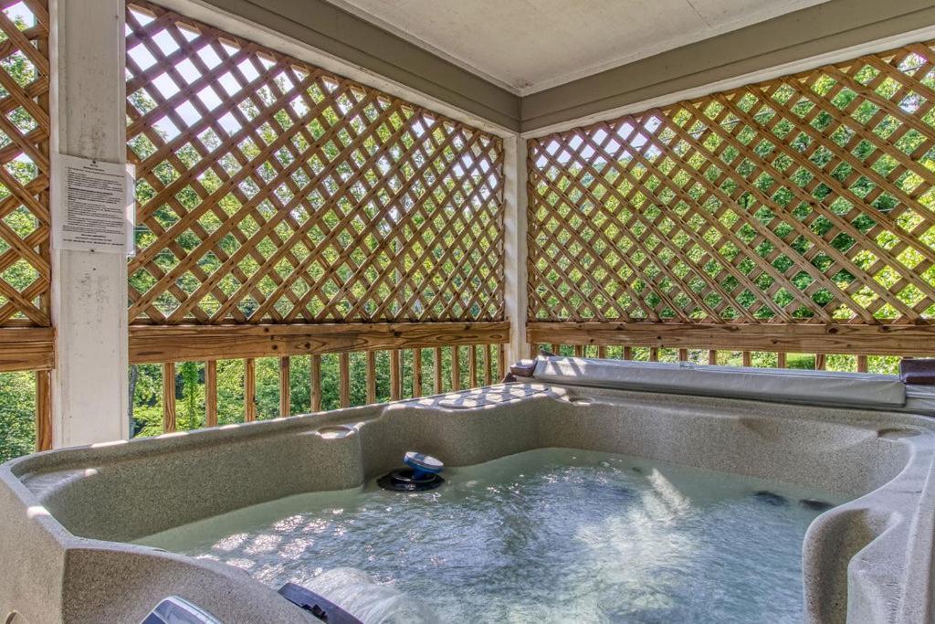River Song, Near River, Hot Tub, Foosball, Wifi 1089 Free Tickets Each Paid Day, Dollywood And More Sevierville Exterior foto