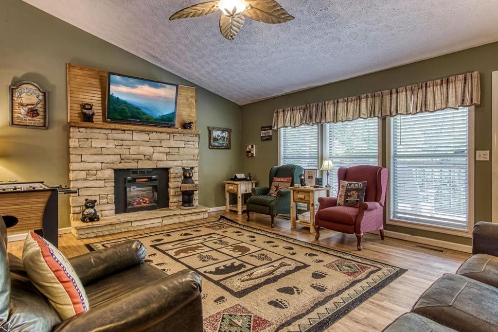 River Song, Near River, Hot Tub, Foosball, Wifi 1089 Free Tickets Each Paid Day, Dollywood And More Sevierville Exterior foto