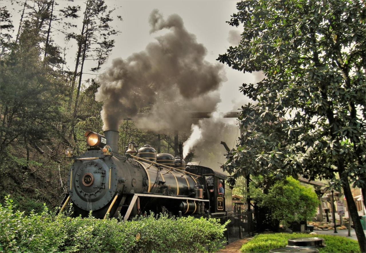 River Song, Near River, Hot Tub, Foosball, Wifi 1089 Free Tickets Each Paid Day, Dollywood And More Sevierville Exterior foto