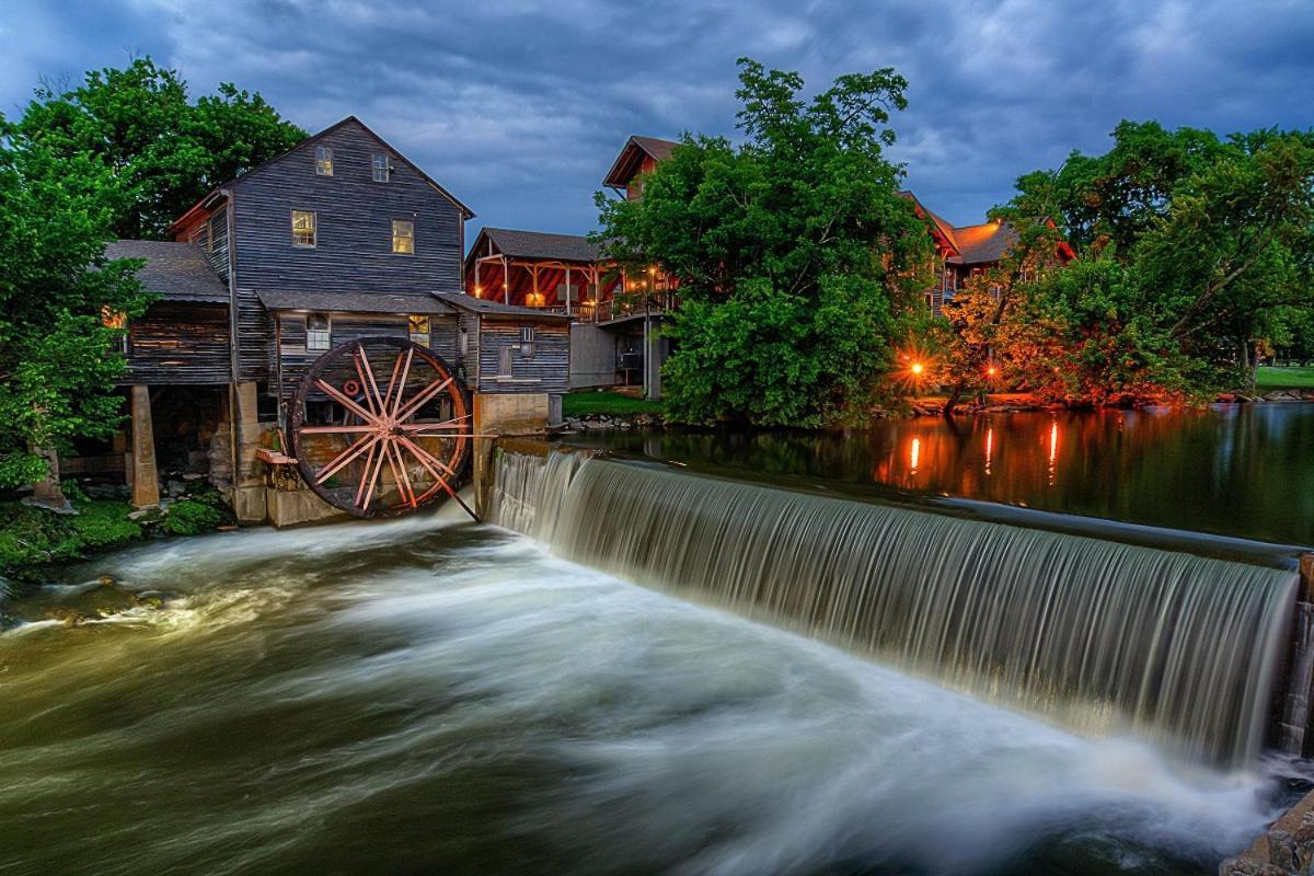 River Song, Near River, Hot Tub, Foosball, Wifi 1089 Free Tickets Each Paid Day, Dollywood And More Sevierville Exterior foto